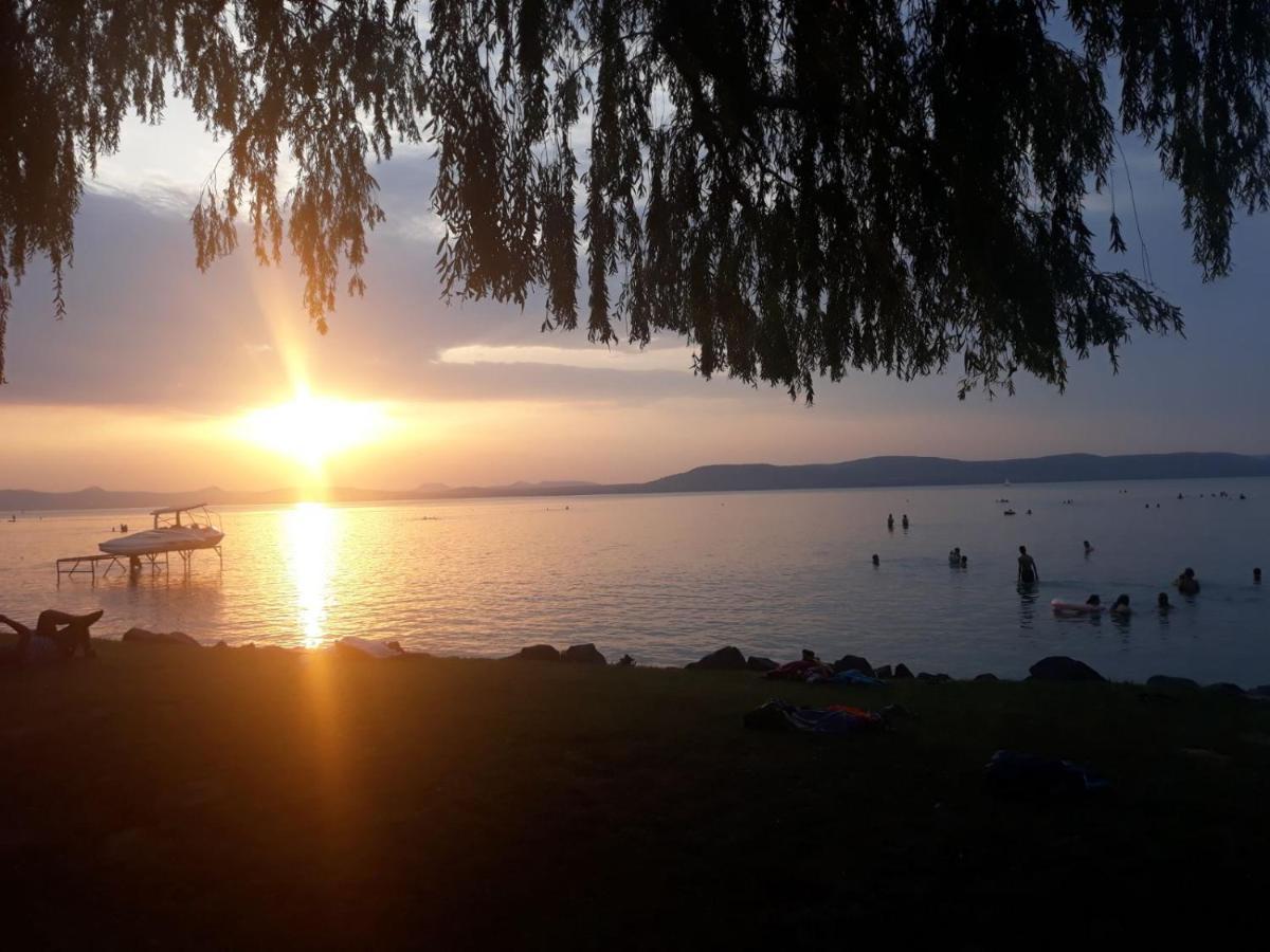 Tabàn Vendégház Balatonlelle Esterno foto