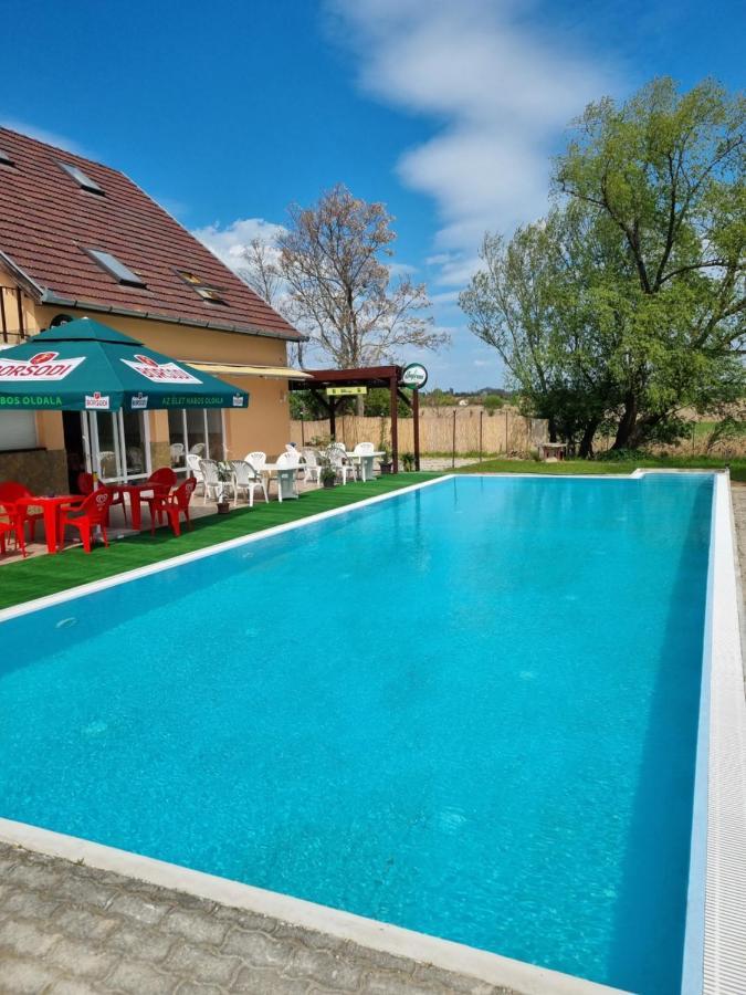 Tabàn Vendégház Balatonlelle Esterno foto